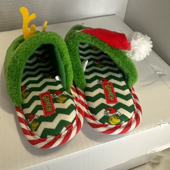 NWOT Grinch Slippers, So Cute, Kids, Christmas, Size 11/12 - Picture 3 of 5